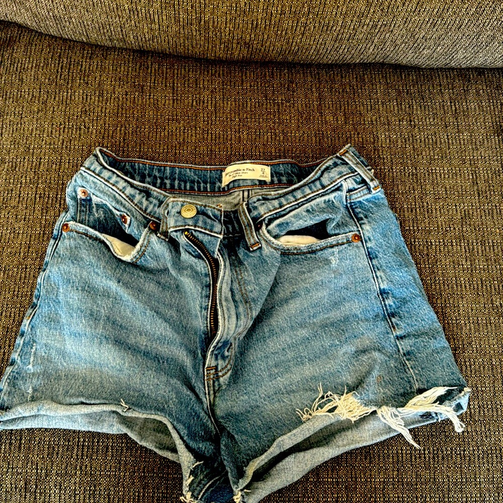 Abercrombie size 27|4 Abercrombie 4” High rise mom shorts